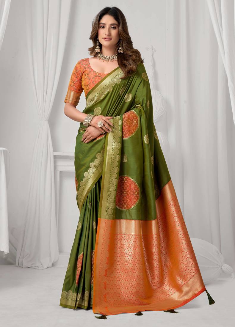 Women's green soft silk zari woven saree with blouse