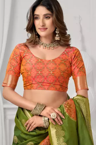 Women's green soft silk zari woven saree with blouse