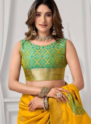 Women's yellow soft silk zari woven saree with blouse 4