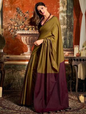 Women's mehendi cotton contrast pallu saree with blouse 3