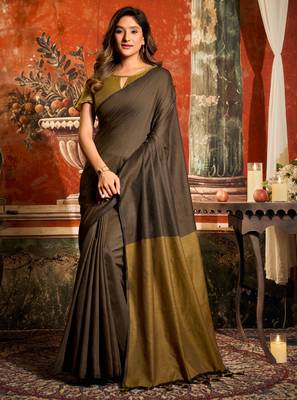 Women's coffee cotton contrast pallu saree with blouse 1