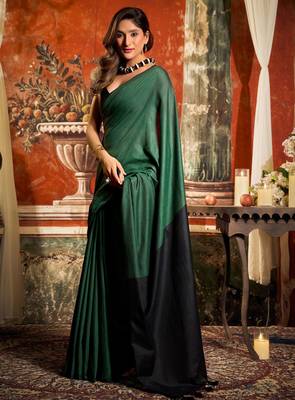 Women's bottle green cotton contrast pallu saree with blouse 3