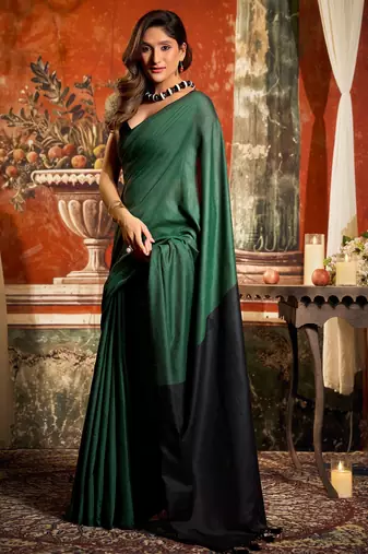 Women's bottle green cotton contrast pallu saree with blouse