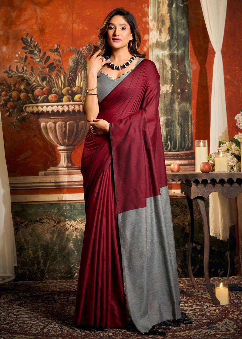Women's maroon cotton contrast pallu saree with blouse