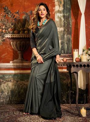 Women's dark grey cotton contrast pallu saree with blouse 2