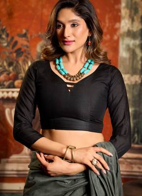 Women's dark grey cotton contrast pallu saree with blouse 4