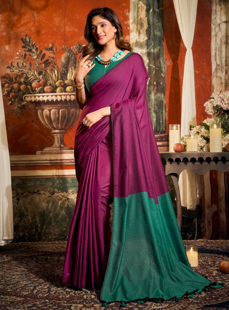 Women's magenta cotton contrast pallu saree with blouse