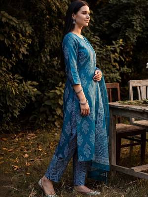 Women Ethnic Motifs Printed Regular Thread Work Linen Kurta with Trousers & With Dupatta 3