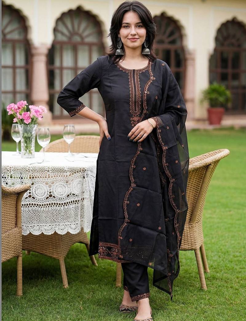 Women Ethnic Motifs Embroidered Regular Thread Work Kurta with Trousers & With Dupatta