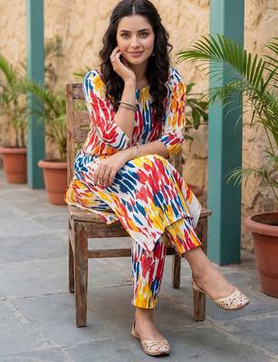 Women Printed Regular Pure Cotton Kurta with Trousers 1
