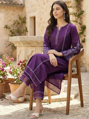 Women Ethnic Motifs Embroidered Regular Thread Work Kurta with Trousers 1