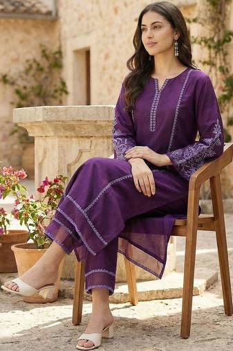 Women Ethnic Motifs Embroidered Regular Thread Work Kurta with Trousers