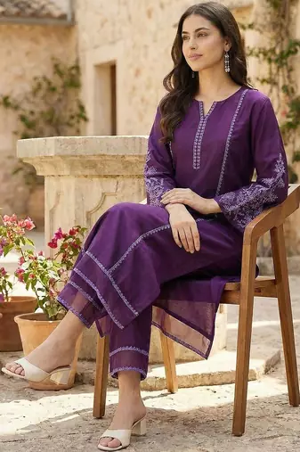 Women Ethnic Motifs Embroidered Regular Thread Work Kurta with Trousers