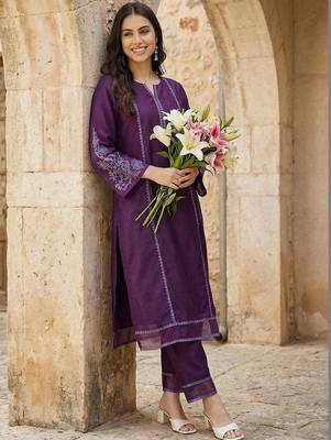 Women Ethnic Motifs Embroidered Regular Thread Work Kurta with Trousers 2