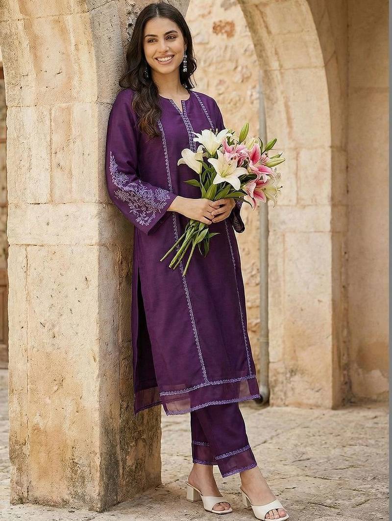 Women Ethnic Motifs Embroidered Regular Thread Work Kurta with Trousers