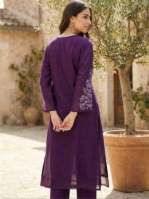 Women Ethnic Motifs Embroidered Regular Thread Work Kurta with Trousers 3