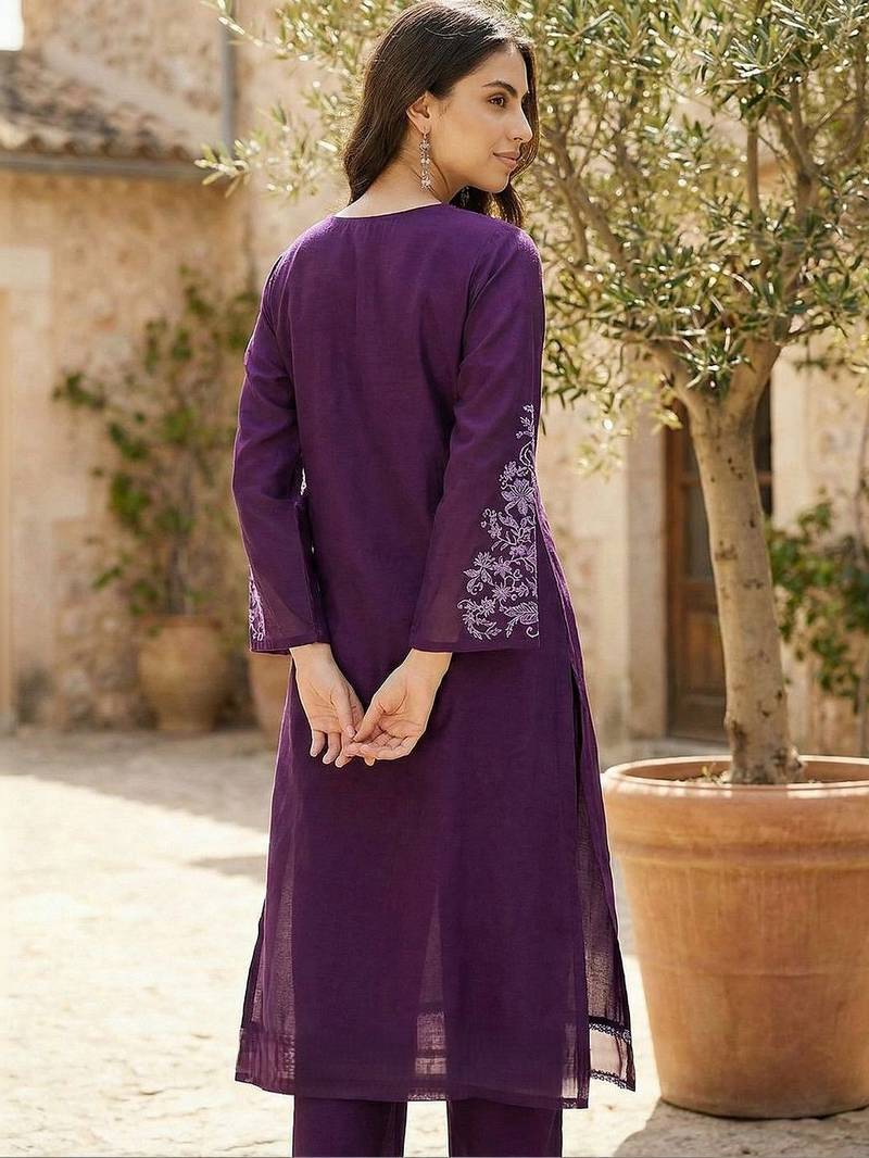 Women Ethnic Motifs Embroidered Regular Thread Work Kurta with Trousers