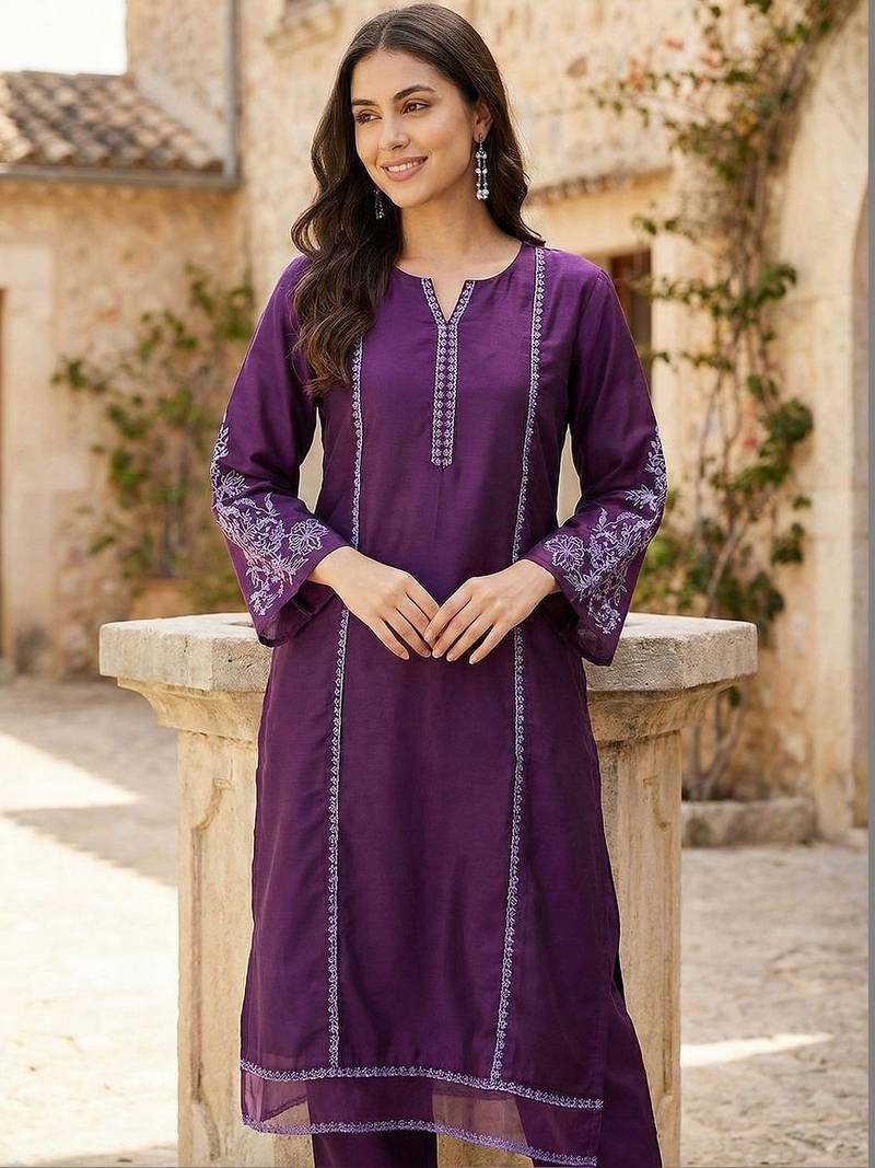 Women Ethnic Motifs Embroidered Regular Thread Work Kurta with Trousers