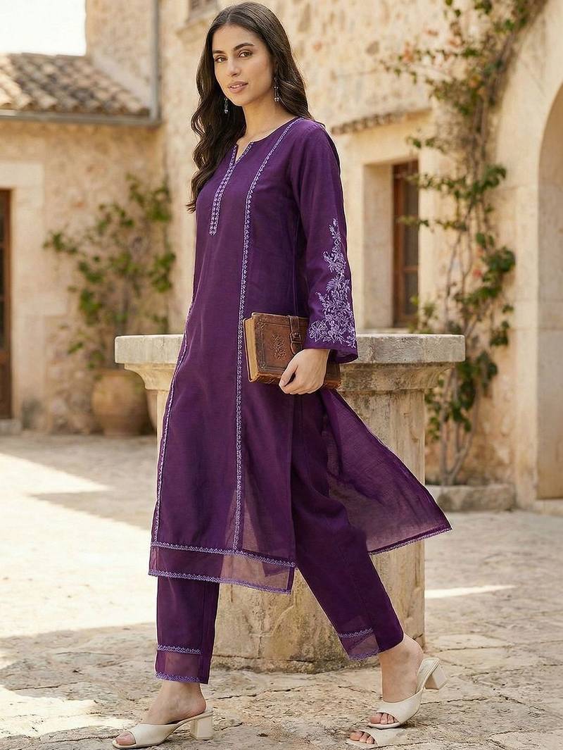Women Ethnic Motifs Embroidered Regular Thread Work Kurta with Trousers