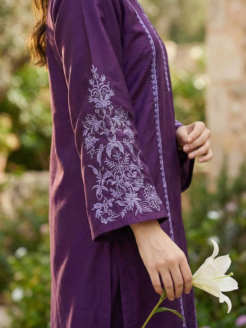 Women Ethnic Motifs Embroidered Regular Thread Work Kurta with Trousers