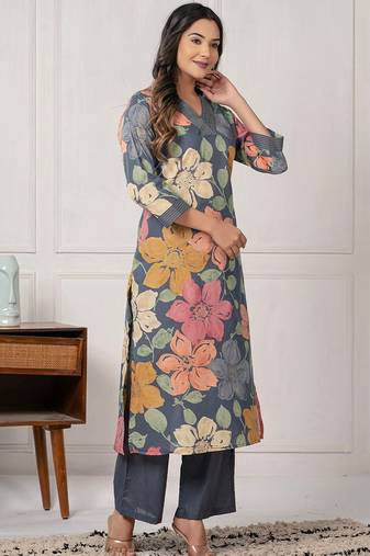 Women Floral Printed Cotton Kurta with Trouser