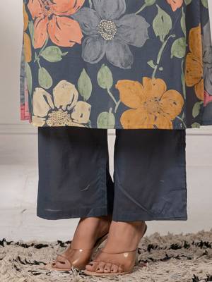 Women Floral Printed Regular Pure Cotton Kurta with Trouser 6