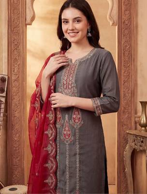 Women Ethnic Motifs Embroidered Regular Thread Work Kurta with Trousers & With Dupatta 2