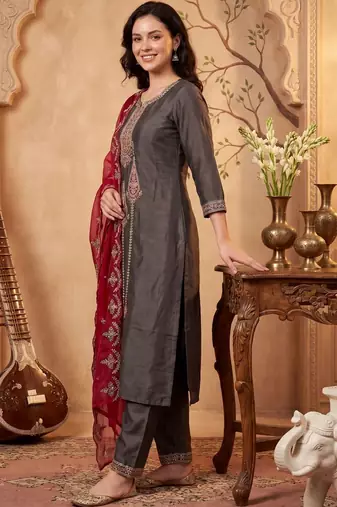Women Ethnic Motifs Embroidered Regular Thread Work Kurta with Trousers & With Dupatta