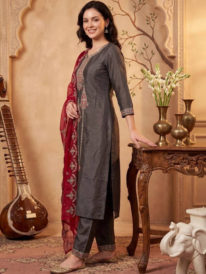 Women Ethnic Motifs Embroidered Regular Thread Work Kurta with Trousers & With Dupatta