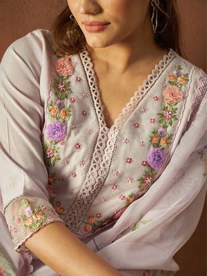 Floral Embroidered Thread Work V-Neck Straight Kurta With Trousers & Dupatta 2