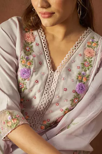 Floral Embroidered Thread Work V-Neck Straight Kurta With Trousers & Dupatta