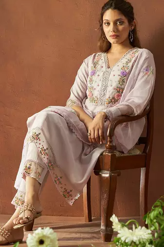 Floral Embroidered Thread Work V-Neck Straight Kurta With Trousers & Dupatta