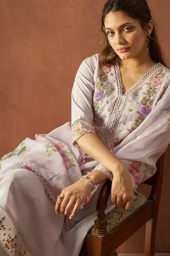 Floral Embroidered Thread Work V-Neck Straight Kurta With Trousers & Dupatta