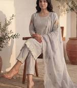 Women Floral Embroidered Regular Thread Work Pure Cotton Kurta with Trousers & With Dupatta