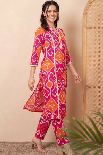 Women Printed Cotton Kurta with Trousers