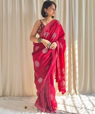 Printed floral ethnic motifs linen digital saree with blouse piece 2