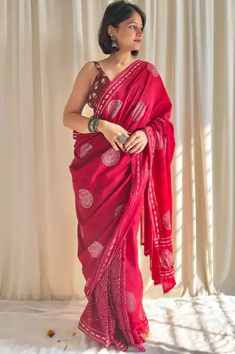 Printed floral ethnic motifs linen digital saree with blouse piece