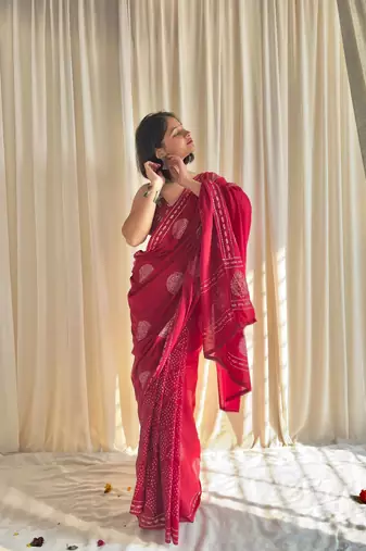 Printed floral ethnic motifs linen digital saree with blouse piece