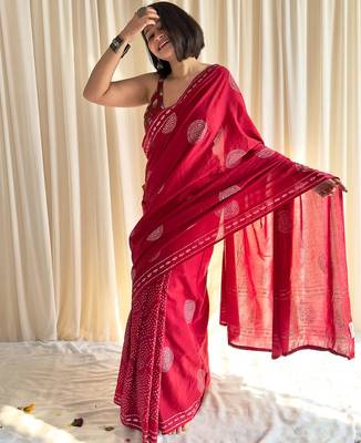 Printed floral ethnic motifs linen digital saree with blouse piece 4
