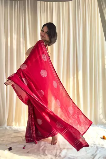 Printed floral ethnic motifs linen digital saree with blouse piece
