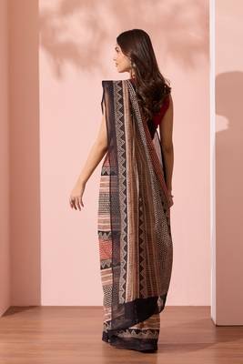 Printed floral ethnic motifs linen digital saree with blouse piece 3