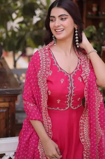 Pink beads & thread work mul chanderi kurti set