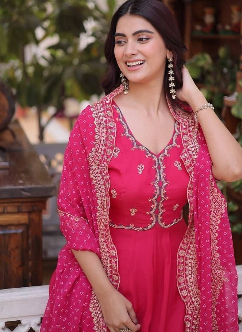 Pink beads & thread work mul chanderi kurti set