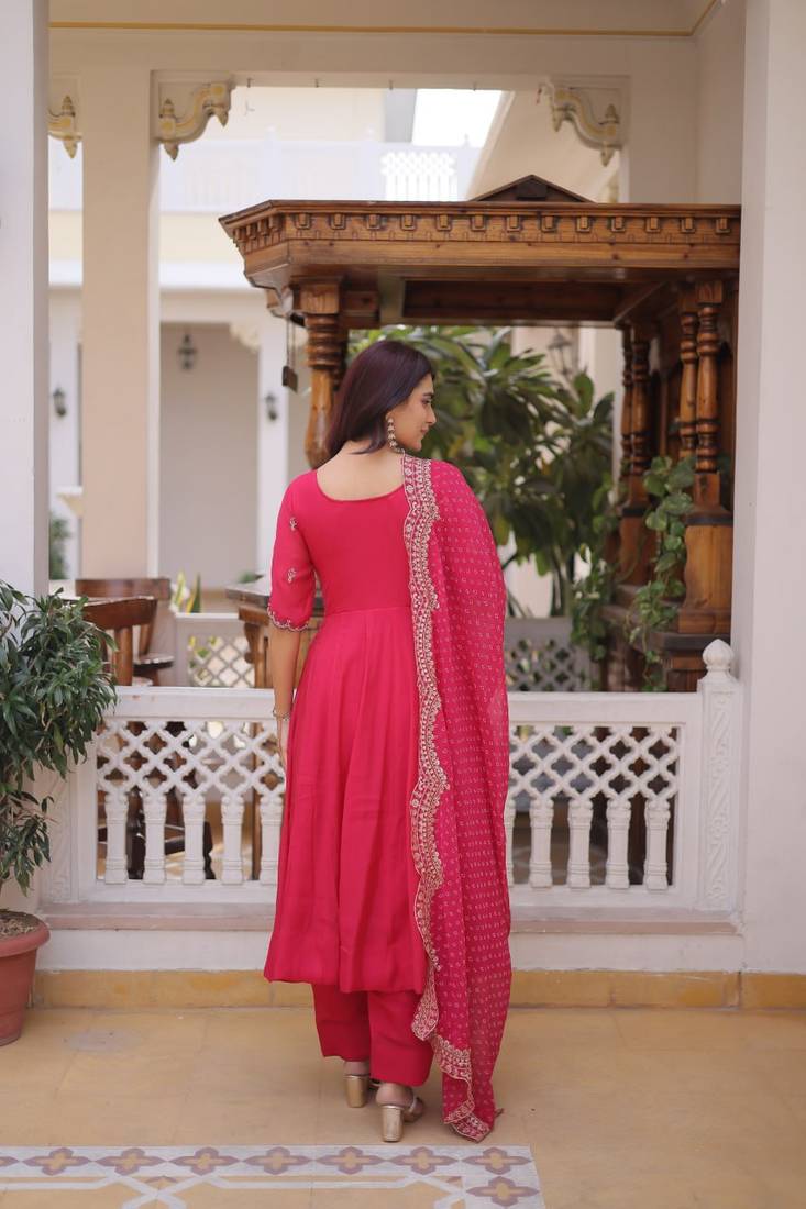 Pink beads & thread work mul chanderi kurti set