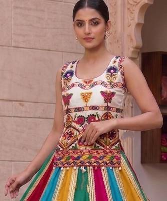 Multicolor embroidered cotton round-neck blouse 1