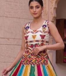 Multicolor embroidered cotton round-neck blouse