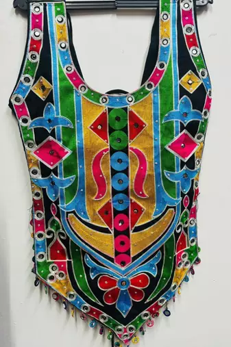 Multicolor embroidered cotton u-neck blouse