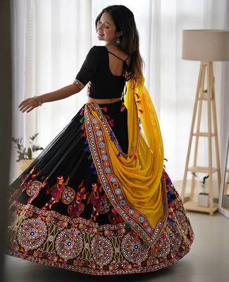 NAVRATRI  BLACK  FAUX GEORGETTE CHAIN STITCH MIRROR WORK LEHENGA CHOLI DUPATTA 3
