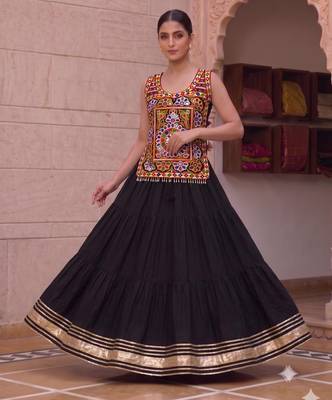 Multicolor embroidered cotton u-neck blouse 1