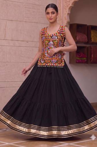 Multicolor embroidered cotton u-neck blouse